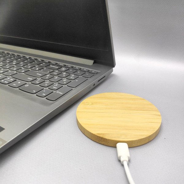 Беспроводное зарядное ЕСО-устройство Wireless Charge 10 W / Натуральное дерево